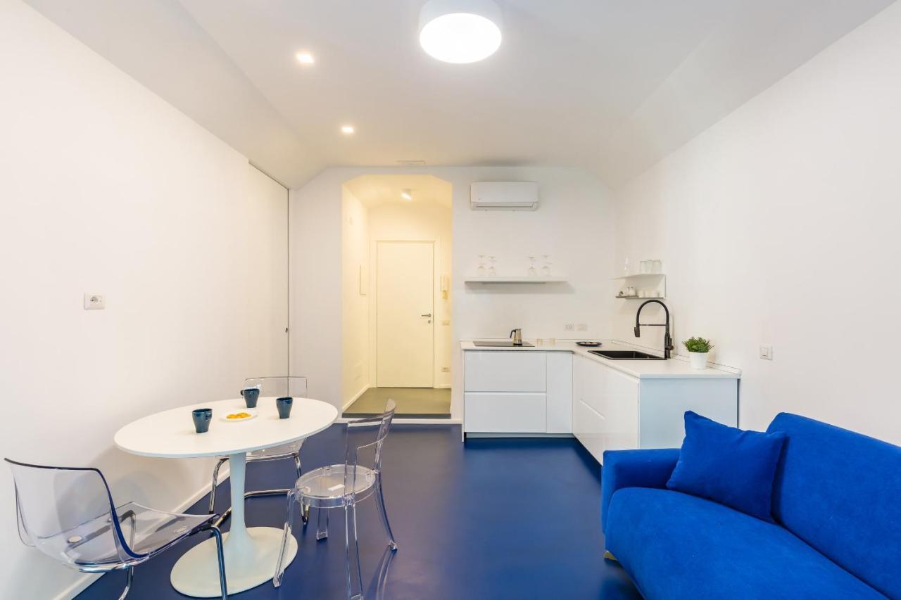 Piazza Municipio Apartments By Wonderful Italy Наполи Екстериор снимка