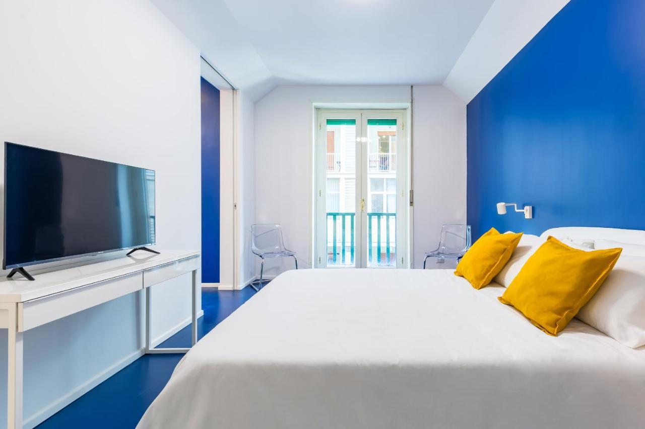 Piazza Municipio Apartments By Wonderful Italy Наполи Екстериор снимка