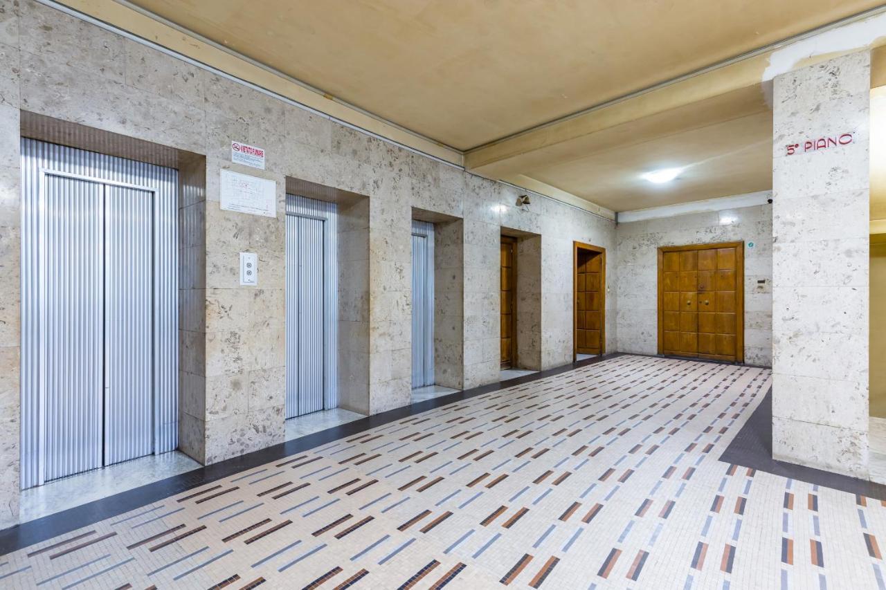 Piazza Municipio Apartments By Wonderful Italy Наполи Екстериор снимка