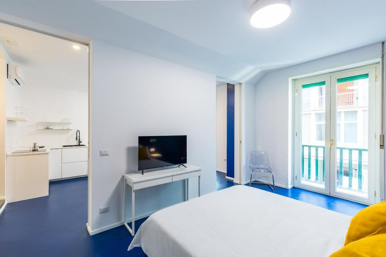 Piazza Municipio Apartments By Wonderful Italy Наполи Екстериор снимка