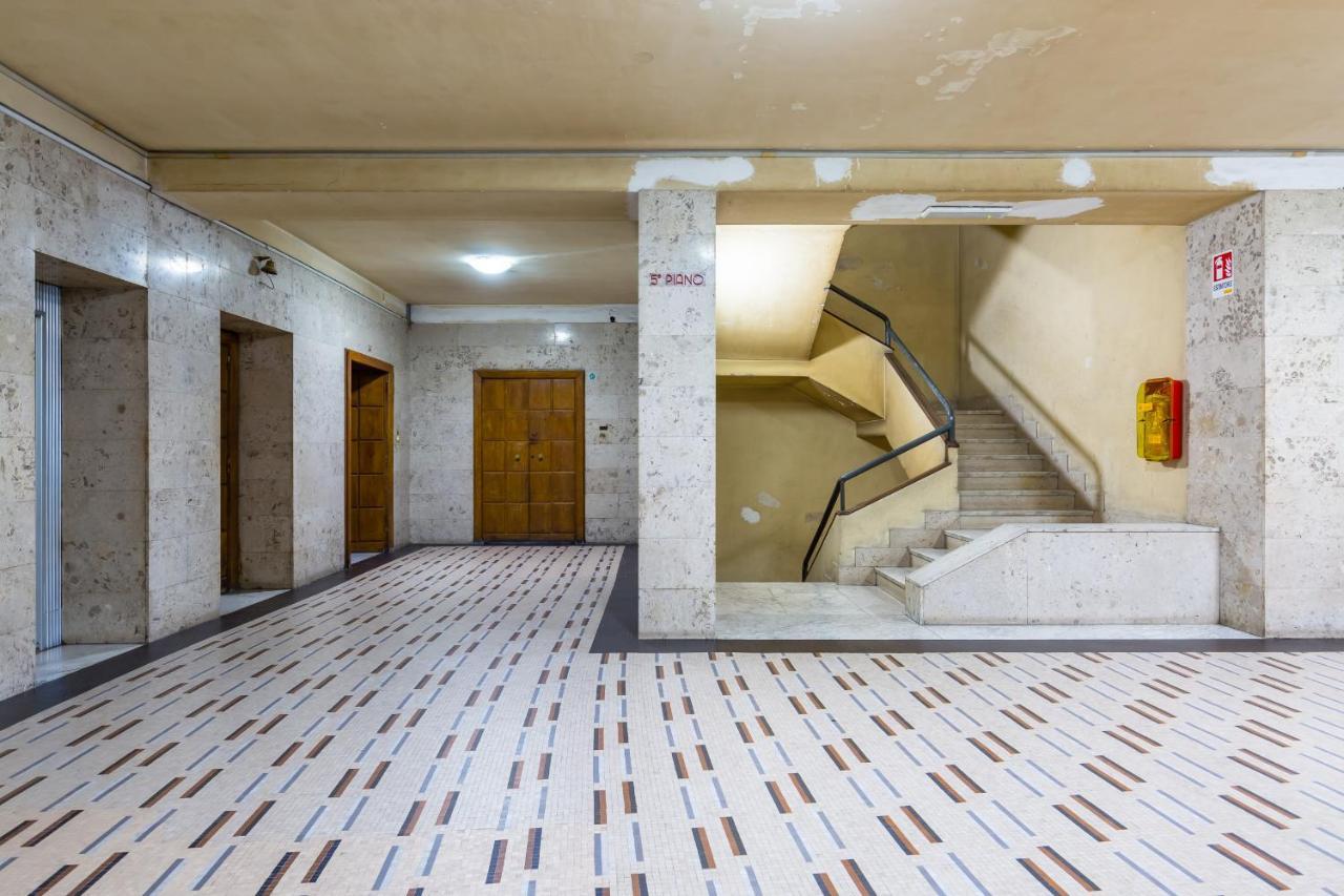 Piazza Municipio Apartments By Wonderful Italy Наполи Екстериор снимка