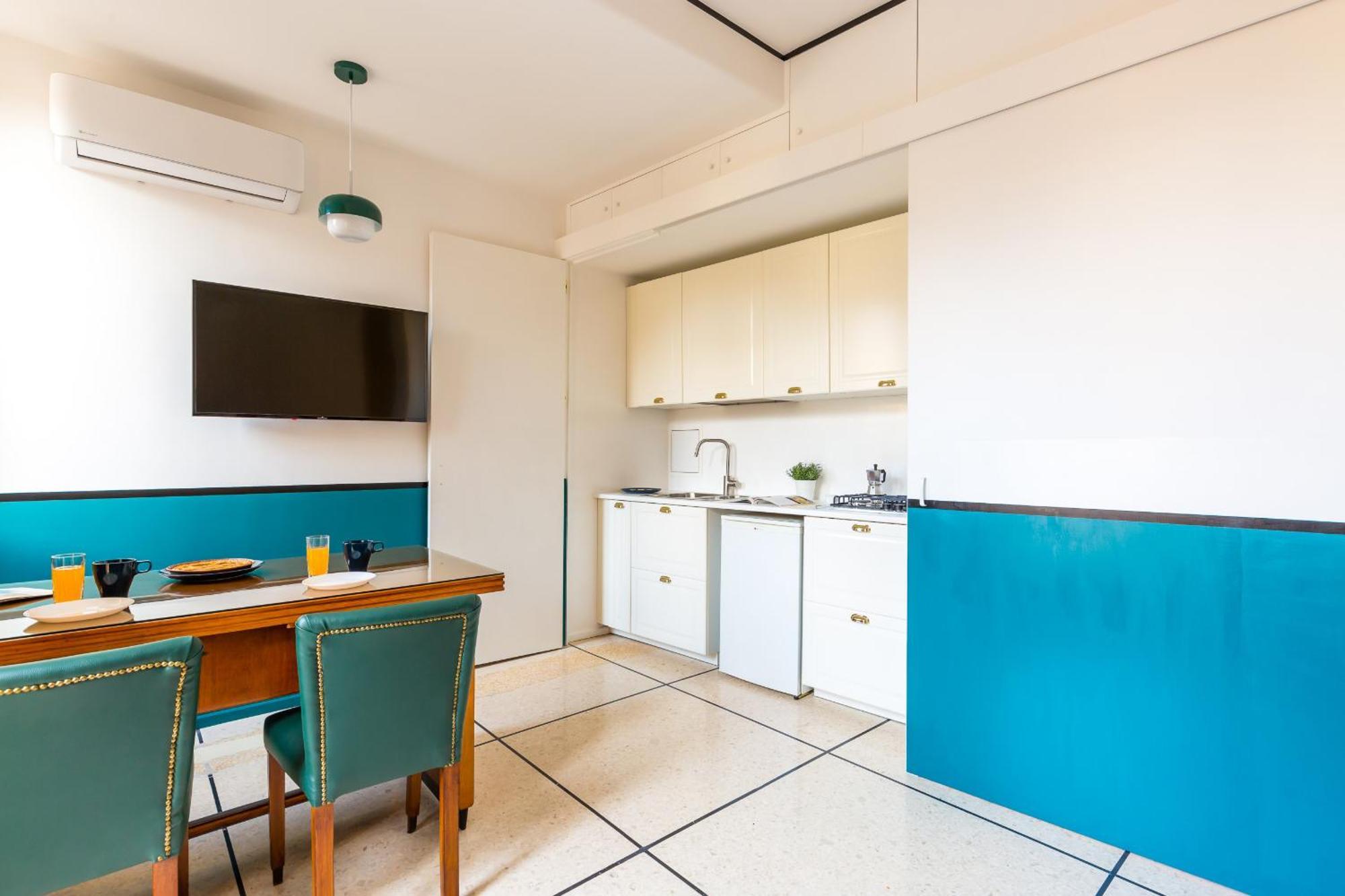 Piazza Municipio Apartments By Wonderful Italy Наполи Екстериор снимка