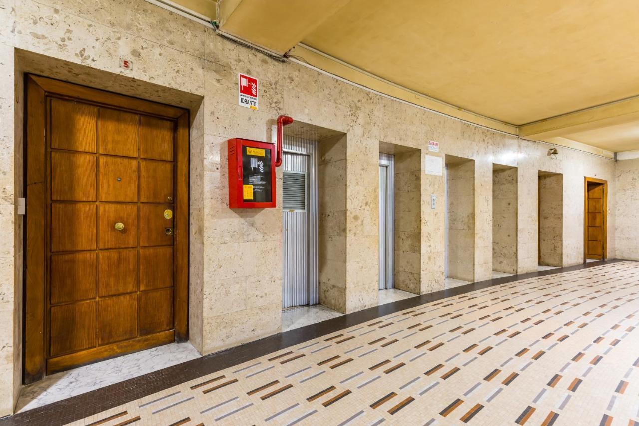 Piazza Municipio Apartments By Wonderful Italy Наполи Екстериор снимка